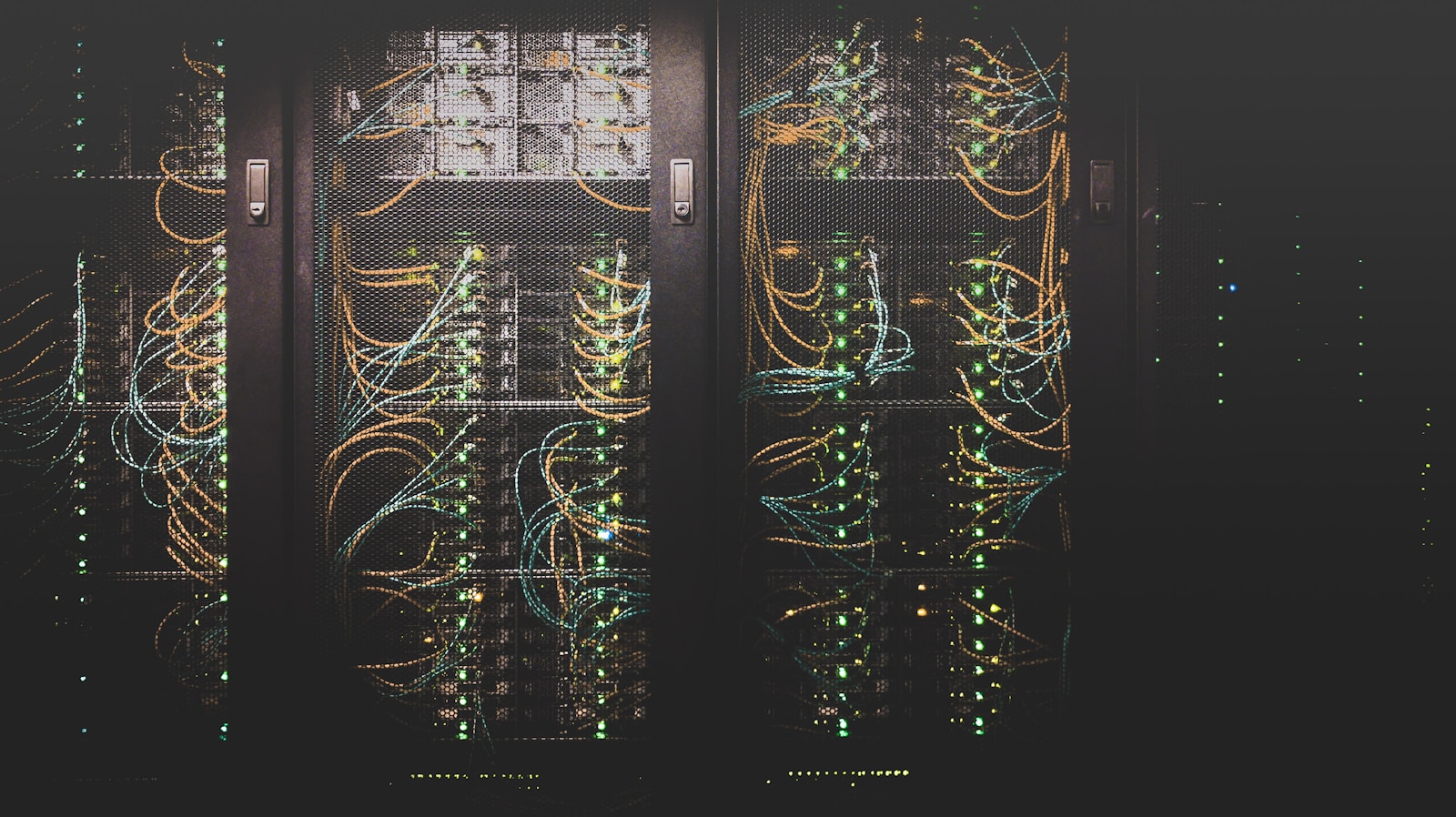 東京ネクサスDCのサーバールックとネットワーク設備
